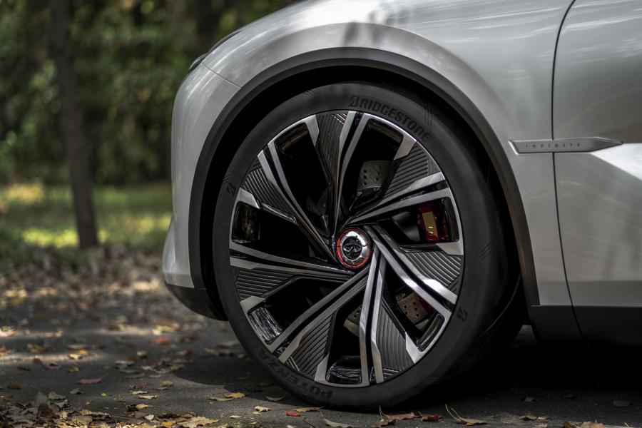 Колеса Infiniti Qs Inspiration 2019 года  (фото 13 из 41)